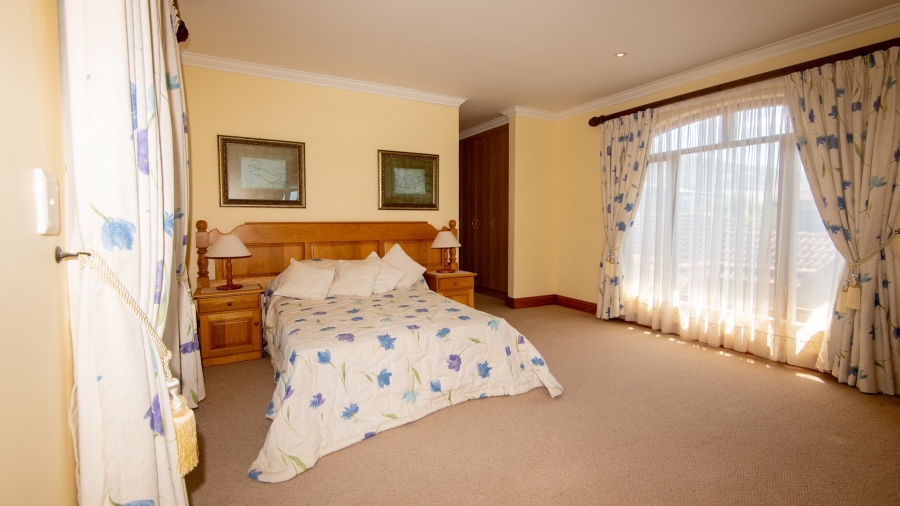 7 Bedroom Property for Sale in Outeniqua Strand Western Cape